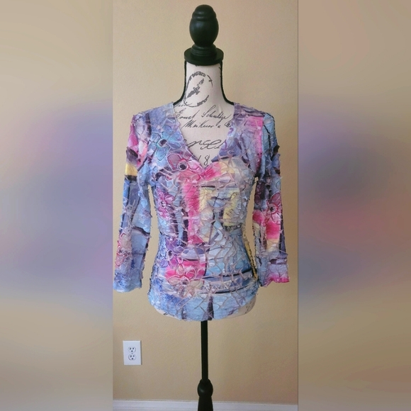 CUBISM TEXTURED WATER COLOR FLORAL TOP - Picture 1 of 4